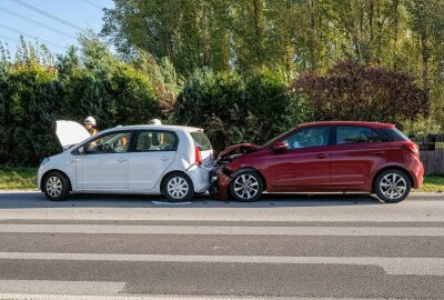 Update: Crash mit mehreren Fahrzeugen bei Löbau - Elfjähriger Beifahrer verletzt - Am Donnerstagvormittag ereignete sich auf der Ortsverbindungsstraße zwischen Strahwalde und Löbau ein Verkehrsunfall mit drei beteiligten Fahrzeugen. Foto: xcitepress