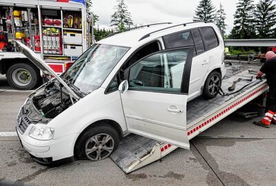 Update des schweren Unfalls auf der A4: Drei Verletzte bei Kollision -  Ein schwerer Unfall führte zur Vollsperrung der A4 in Richtung Chemnitz. Foto: Harry Härtel