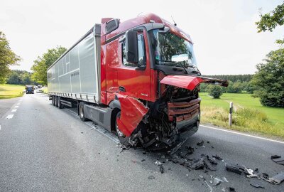 Update: Drei Verletzte nach Kollision mit LKW auf B92 - Schwerer Unfall auf der B92. Foto: Igor Pastierovic