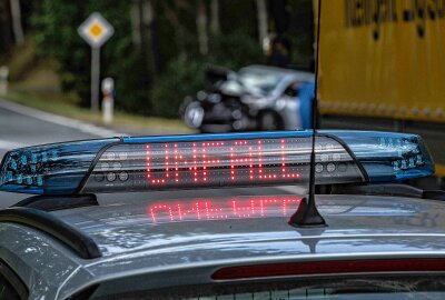 Update: Drei Verletzte nach Kollision mit LKW auf B92 - Schwerer Unfall auf der B92. Foto: Igor Pastierovic