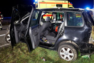 Update: Drei Verletzte und schwer verletztes Baby bei Unfall auf der A4 bei Chemnitz - Schwerer Unfall auf der A4 bei Chemnitz Mitte. Foto: ChemPic