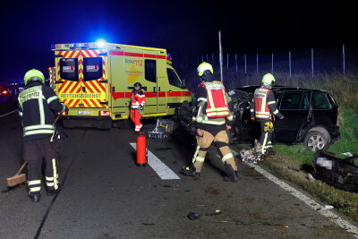 Update: Drei Verletzte und schwer verletztes Baby bei Unfall auf der A4 bei Chemnitz - Schwerer Unfall auf der A4 bei Chemnitz Mitte. Foto: ChemPic