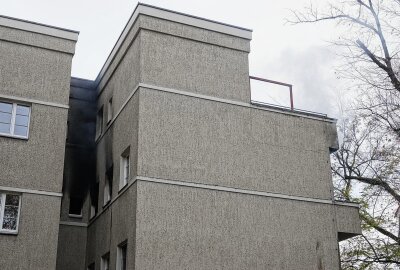 Update: Ermittlungen wegen versuchten Mordes nach Brand in Dresden - Am Donnerstag kam es gegen 8.45 Uhr an der Gabelsbergerstraße zu einem Wohnungsbrand. Foto: Roland Halkasch