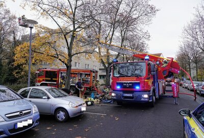 Update: Ermittlungen wegen versuchten Mordes nach Brand in Dresden - Am Donnerstag kam es gegen 8.45 Uhr an der Gabelsbergerstraße zu einem Wohnungsbrand. Foto: Roland Halkasch