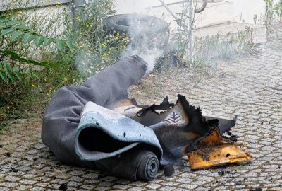 Update: Erschwerte Löscharbeiten bei Brand in Chemnitzer Gewerbehof - Am Donnerstag wurde die Feuerwehr gegen 10 Uhr in Chemnitz zur Philippstraße 13 gerufen. Foto: Harry Härtel