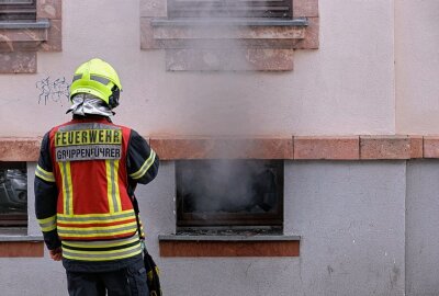 Update: Feuerwehr im Einsatz - Brand in Mehrfamilienhaus in Chemnitz - Brand in Mehrfamilienhaus in Chemnitz. Foto: Harry Härtel