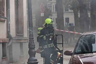 Update: Feuerwehr im Einsatz - Brand in Mehrfamilienhaus in Chemnitz - In einem Mehrfamilienhaus war im Kellerbereich aus bisher unbekannter Ursache ein Brand ausgebrochen. Foto: Harry Härtel