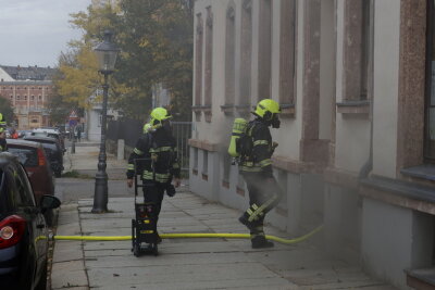 Update: Feuerwehr im Einsatz - Brand in Mehrfamilienhaus in Chemnitz - Brand in Mehrfamilienhaus in Chemnitz. Foto: Harry Härtel