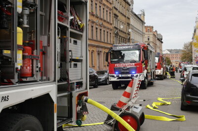 Update: Feuerwehr im Einsatz - Brand in Mehrfamilienhaus in Chemnitz - Brand in Mehrfamilienhaus in Chemnitz. Foto: Harry Härtel