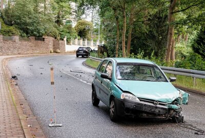 Update: Frontalzusammenstoß auf der B95 mit einer verletzten Person - Am Sonntagabend kam es auf der Annaberger Straße in Chemnitz zu einem Frontalcrash zweier Autos. Foto: ChemPic