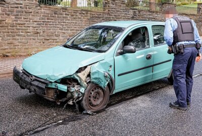 Update: Frontalzusammenstoß auf der B95 mit einer verletzten Person - Am Sonntagabend kam es auf der Annaberger Straße in Chemnitz zu einem Frontalcrash zweier Autos. Foto: ChemPic