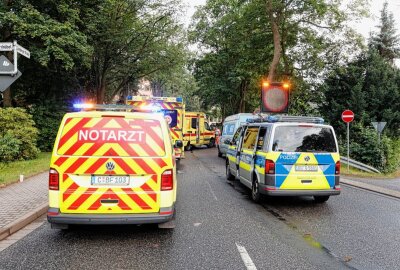 Update: Frontalzusammenstoß auf der B95 mit einer verletzten Person - Am Sonntagabend kam es auf der Annaberger Straße in Chemnitz zu einem Frontalcrash zweier Autos. Foto: ChemPic