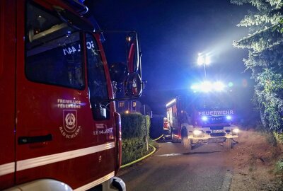 Update: Gartenlaube in Aue im Vollbrand - Aue-Bad Schlema Ot Bad Schlema - Gartenlaube im Vollbrand. Foto: Niko Mutschmann