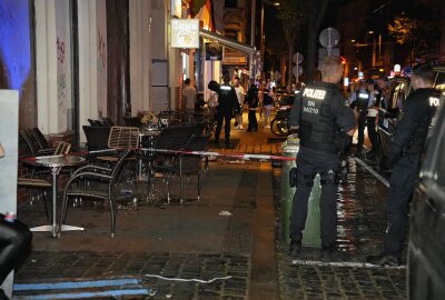 Update: Gewalttätige Auseinandersetzung vor Shisha-Bar: Täter stellt sich - Auseinandersetzung eskaliert: Mann mit Messer am Ohr attackiert. Foto: Erik Hoffmann
