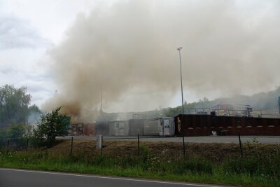 Update: Großbrand auf Mülldeponie: Sperrmüll gerät in Brand - Starke Rauchentwicklung in Chemnitz. Foto: ChemPic