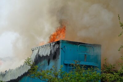 Update: Großbrand auf Mülldeponie: Sperrmüll gerät in Brand - Brand auf Mülldeponie in Chemnitz. Foto: ChemPic