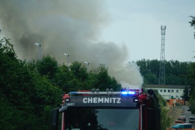 Update: Großbrand auf Mülldeponie: Sperrmüll gerät in Brand - Starke Rauchentwicklung in Chemnitz. Foto: ChemPic