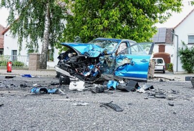 Update: Horror-Crash in Sachsen zwischen Audi und Milchlaster fordert Toten - Am Dienstagmittag kam es in der Ortslage Neupurschwitz bei Bautzen zu einem schweren Unfall. Foto: LausitzNews