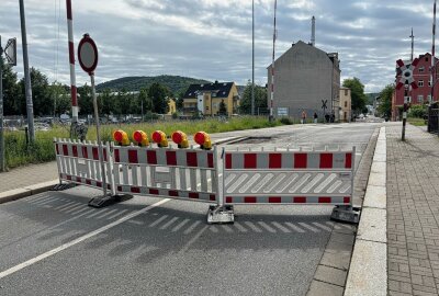 Update: Kurzfristige Vollsperrung in Aue-Bad Schlema aufgehoben - Die R.-Breitscheidstraße ist vorübergehend voll gesperrt. Foto: Niko Mutschmann