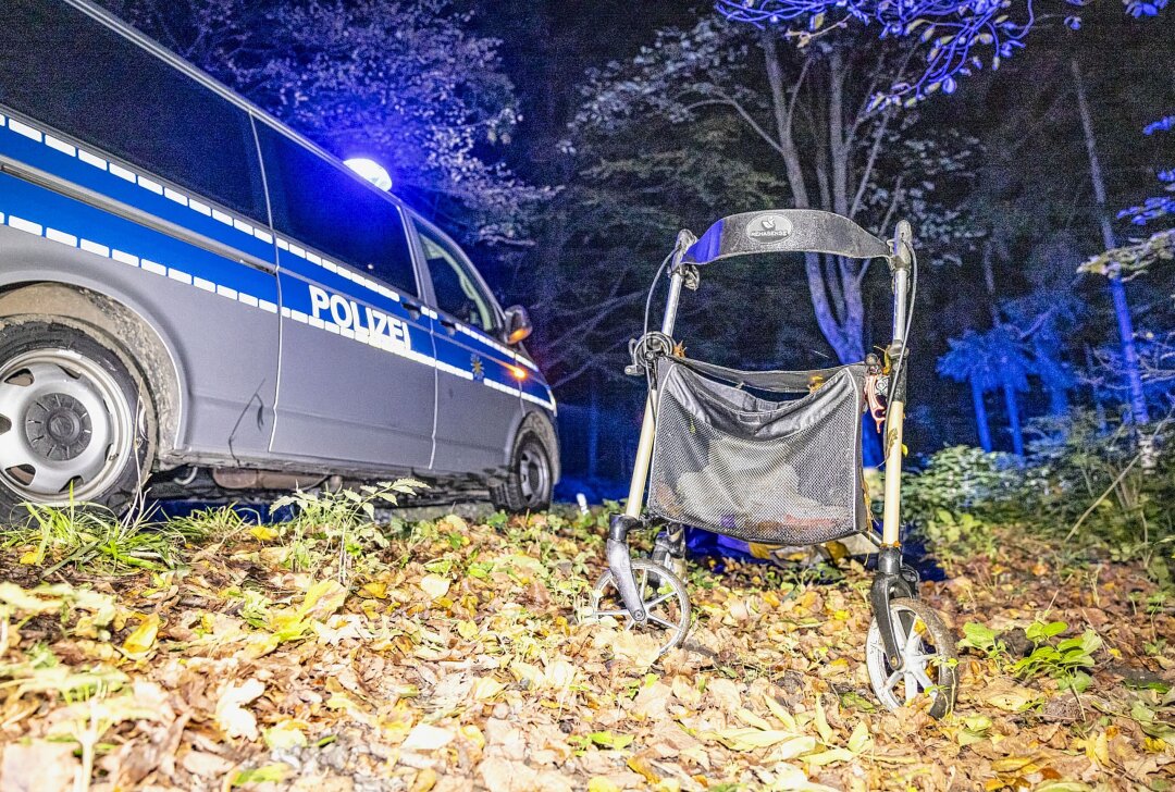 Update: Leiche in sächsischem Fluss gefunden: Ist es ein zuvor Vermisster? - Polizisten machen einen grausamen Fund im Fluss Biela. Foto: Marko Förster