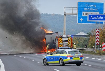 Update LKW-Brand: A4 nach Vollsperrung wieder freigegeben - Die Fahrbahn ist in beiden Richtungen gesperrt. Foto: Roland Halkasch