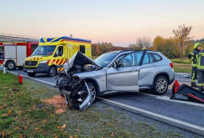 Update: Mehrere Verletzte nach Kreuzungscrash auf sächsischer Staatsstraße - Mehrere Verletzte bei einem Kreuzungscrash in Burkau. Foto: xcitepress