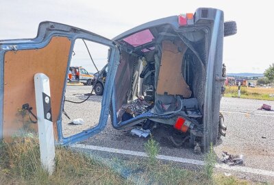 Update: Missachtung des Stoppschilds führt zu schwerem Zusammenstoß - Drei schwer verletzte Kinder - Am Freitagmorgen kam es am Lichtenberger Kreuz zu einem schweren Unfall. Foto: Marcel Schlenkrich