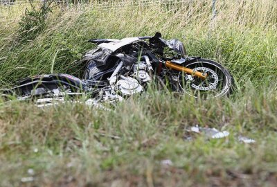 Update: Motorradunfall in Mittelsachsen fordert drei Verletzte - Dabei wurden drei Personen teils schwer verletzt. Foto: Erik Hoffmann