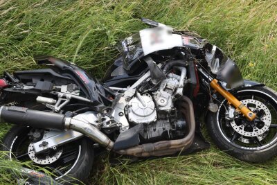 Update: Motorradunfall in Mittelsachsen fordert drei Verletzte - 