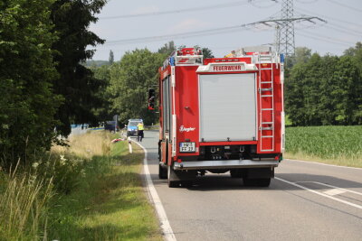 Update: Motorradunfall in Mittelsachsen fordert drei Verletzte - Dabei wurden drei Personen teils schwer verletzt. Foto: Erik Hoffmann