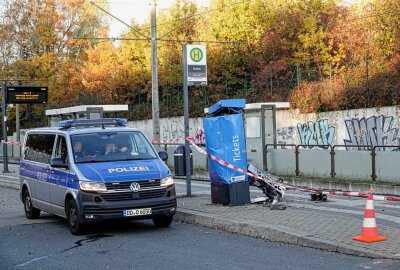 Update nach Vandalismus in der Nacht: Ticketautomat in Chemnitz gesprengt - Zwischen Morgenleithe und Hutholz wurde ein Schienenersatzverkehr eingerichtet. Foto: Harry Härtel