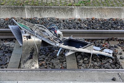 Update nach Vandalismus in der Nacht: Ticketautomat in Chemnitz gesprengt - Zwischen Morgenleithe und Hutholz wurde ein Schienenersatzverkehr eingerichtet. Foto: Harry Härtel