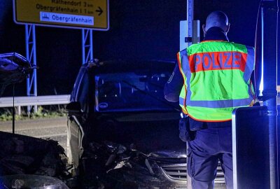 Update: Schwerer Kreuzungscrash in Penig nahe A72: Mehrere Personen verletzt - Die Polizei ermittelt zur Unfallursache. Foto: Erik Hoffmann