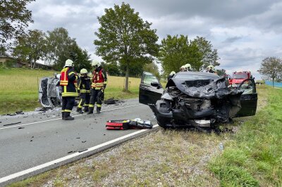 Update: Schwerer Verkehrsunfall auf Autobahnzubringer S255 in Aue - Am Sonntagnachmittag ereignete sich ein schwerer Verkehrsunfall gegen 17.20 Uhr auf dem Autobahnzubringer S255 in Hartenstein.Foto: Daniel Unger