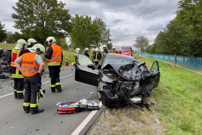 Update: Schwerer Verkehrsunfall auf Autobahnzubringer S255 in Aue - Am Sonntagnachmittag ereignete sich ein schwerer Verkehrsunfall gegen 17.20 Uhr auf dem Autobahnzubringer S255 in Hartenstein.Foto: Daniel Unger