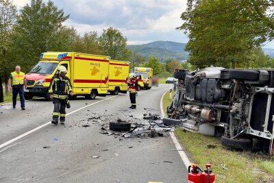 Update: Schwerer Verkehrsunfall auf Autobahnzubringer S255 in Aue - Am Sonntagnachmittag ereignete sich ein schwerer Verkehrsunfall gegen 17.20 Uhr auf dem Autobahnzubringer S255 in Hartenstein.Foto: Daniel Unger