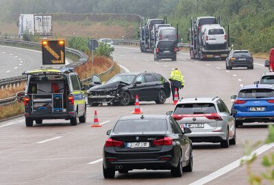 Update: Stau nach Unfall auf der A4 - PKW kollidiert mit Leitplanke - Auf der A4 ereignete sich am Mittwochmorgen ein Verkehrsunfall. Foto: Andreas Kretschel