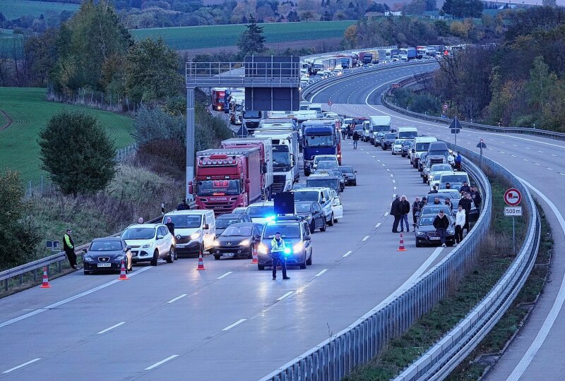 Update: Tödlicher Unfall Auf A4 - LKW Kollidiert Mit Stickstoff-Sattelzug