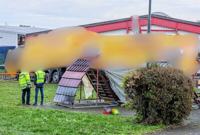 Update: Tödlicher Verkehrsunfall im Vogtland - LKW kommt von Fahrbahn ab - Der LKW-Fahrer hatte gesundheitliche Probleme. Foto: Andre März