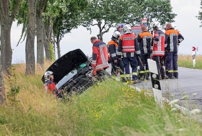 Update: Unfall bei Crimmitschau: Automatisches Notrufsystem alarmiert Rettungsdienst - Unfall bei Crimmitschau: Automatisches Notrufsystem alarmiert Rettungsdienst. Foto: Andreas Kretschel