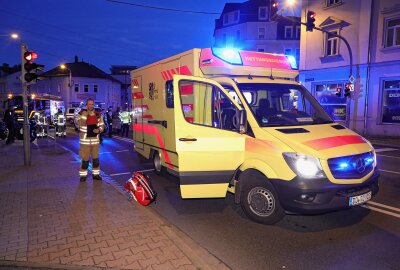 Update: Unfall in Dresden - Motorradfahrer und Mopedfahrerin  schwer verletzt - Am Montagnachmittag kam es zu einem Verkehrsunfall in Dresden. Foto: Roland Halkasch