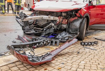 Update: Unfall in Zwönitz - 20.000 Euro Sachschaden - Dabei kam es zu einer Kollision zwischen zwei PKW. Foto: André März