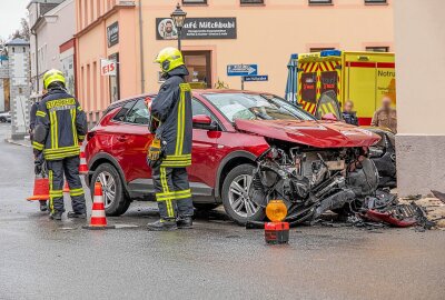 Update: Unfall in Zwönitz - 20.000 Euro Sachschaden - Die Polizei hat die Ermittlungen zum Unfallhergang aufgenommen. Foto: André März