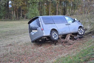 Update: Verletzter nach Frontalcrash auf sächsischer Staatsstraße - Der Fahrer des Fahrzeugs wurde bei dem Aufprall verletzt. Foto: xcitepress/brl