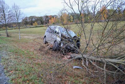 Update: Verletzter nach Frontalcrash auf sächsischer Staatsstraße - Der Verkehr auf der S92 war während der Bergungsarbeiten zeitweise beeinträchtigt. Foto: xcitepress/brl