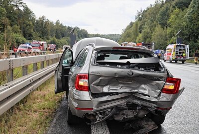 Update: Viele Verletzte bei Massencrash auf der A4 - 25 Fahrzeuge involviert - Am Sonntagnachmittag kam es zwischen Berbersdorf und Siebenlehn in beiden Fahrtrichtungen zu erheblichen Behinderungen zum Ferienende. Foto: Erik Hoffmann