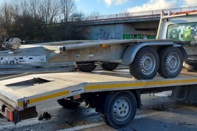 Vier Fahrzeuge kollidieren auf der A14 miteinander.