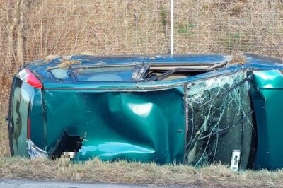 Vier Fahrzeuge kollidieren auf der A14 miteinander.