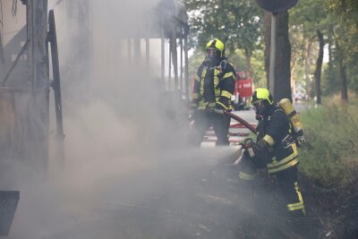 Update: Vollsperrung zwischen Affalter und Zwönitz: SEV-Gelenkbus gerät in Brand - Zwischen  Lößnitz und Affalter ist ein Bus in Brand geraten. Foto: Niko Mutschmann