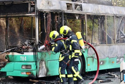 Update: Vollsperrung zwischen Affalter und Zwönitz: SEV-Gelenkbus gerät in Brand - Zwischen  Lößnitz und Affalter ist ein Bus in Brand geraten. Foto: Niko Mutschmann